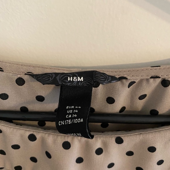 H&M fitted polka dot blouse - Picture 2 of 3